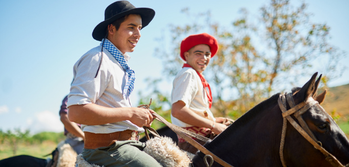 Les Gauchos en Patagonie : une histoire de chevaux, traditions et liberté 