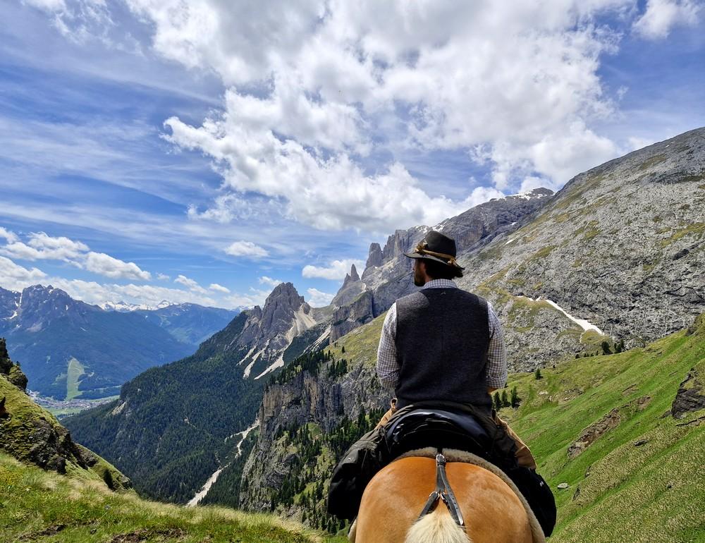 Randonnée équestre exclusive dans les Dolomites