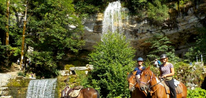 Escapade équestre à la découverte des lacs et cascades du Jura - Caval&go