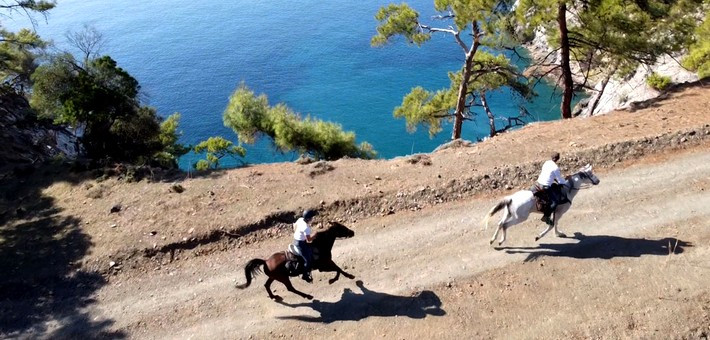 Randonnée équestre itinérante entre mer, lacs et montagnes de Turquie - Caval&go