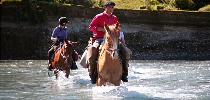 Randonnée à cheval dans la vallée de Puelo au Chili